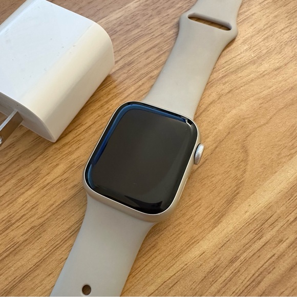 Apple Watch Series 8 GPS + Cellular 41mm Starlight Aluminum Case - Picture 4 of 6